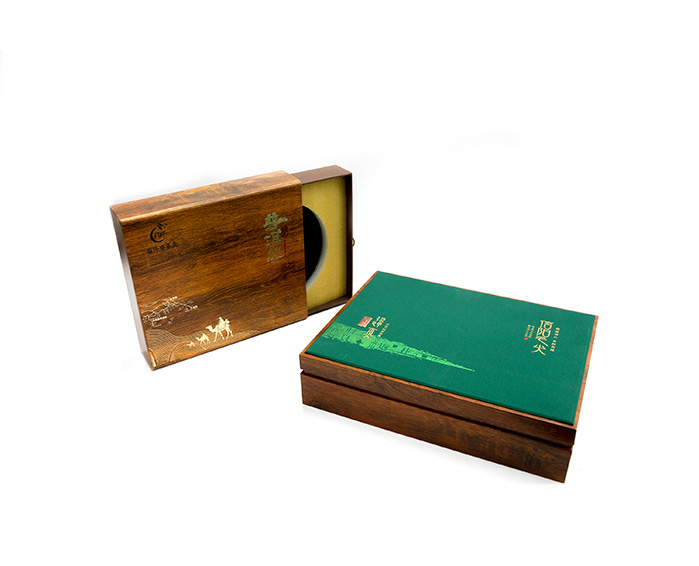 Red wine and tea packaging